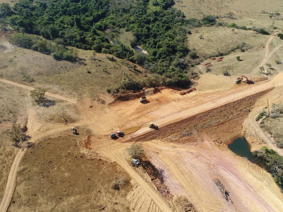 construção de barragem  Faz. limoeiro